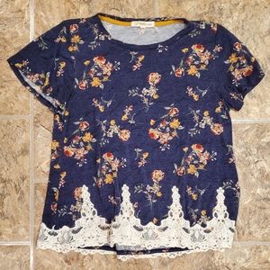 ⚡4/$20 Rewind Floral and Lace Top